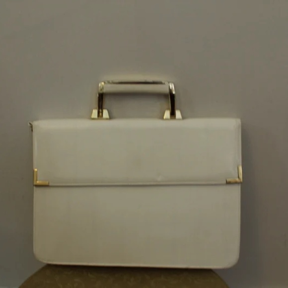 1980's Calego Brand White Eelskin Ladies Folio Bag with Shoulder Strap - Picture 2 of 6